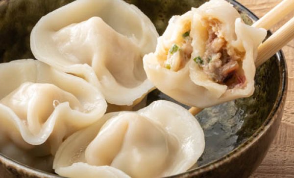 画像2: 人気「手包みイカ水餃子」剣先イカ入り【イカ専門店オリジナル】 (2)