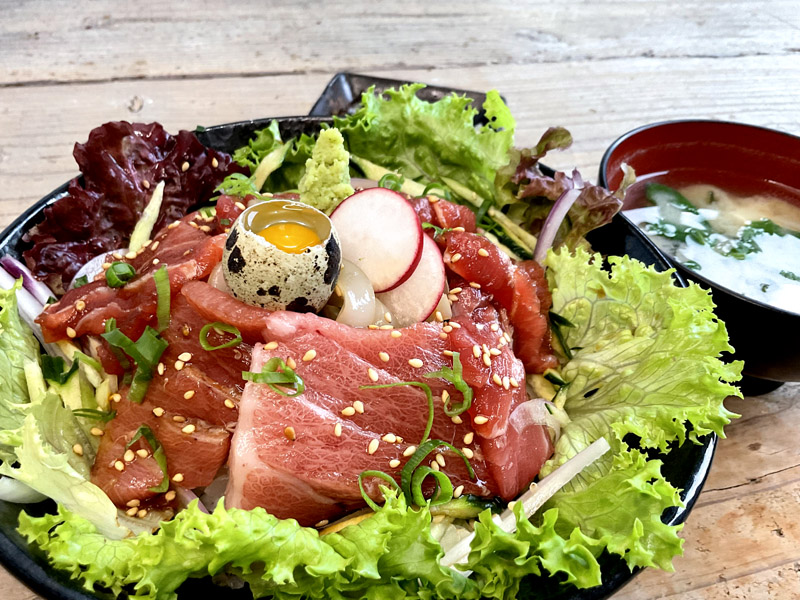 境港マグロと剣先イカの海鮮丼