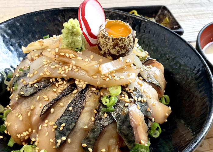 炙りとろさばと剣先イカの海鮮丼